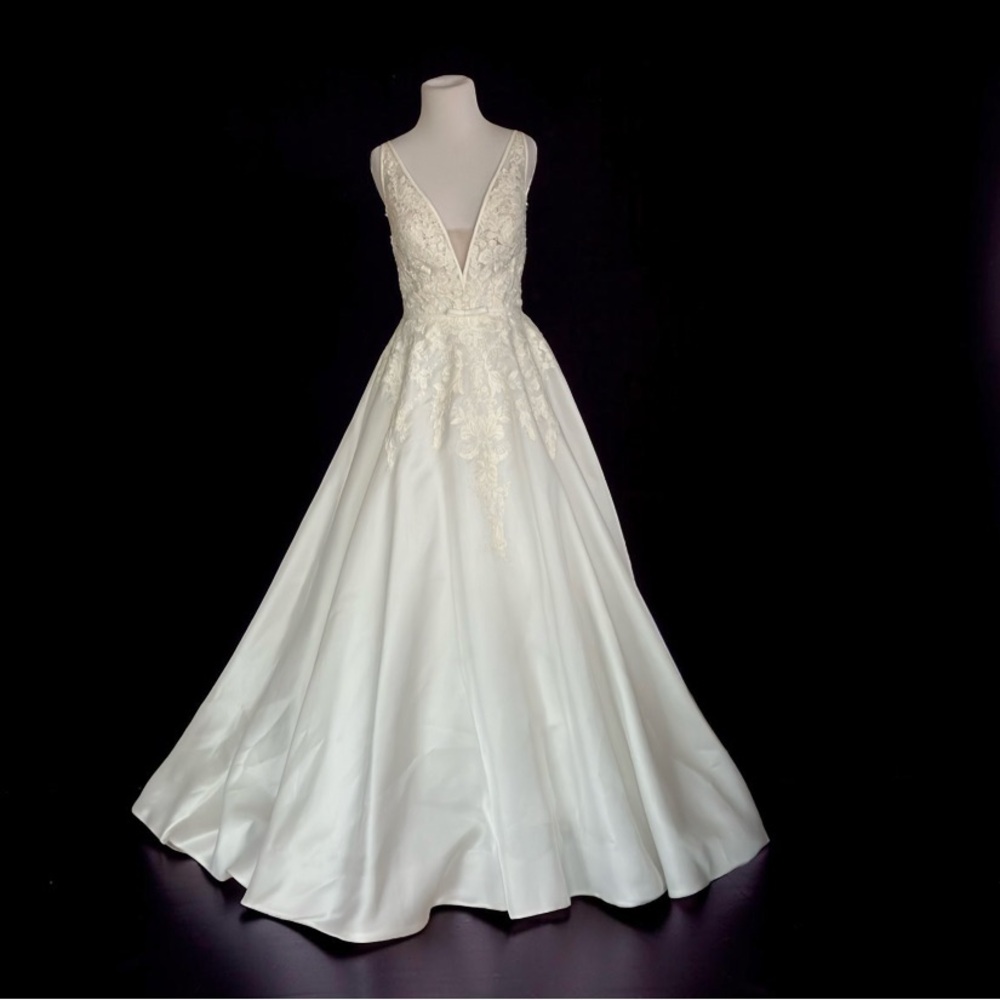 NWT Pronovias Ivory Lace & Organza Wedding Dress Sz 10 (fits 8-10)